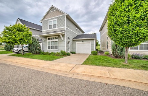 Benton Harbor House | Benton Harbor Townhome with Golf Course View!