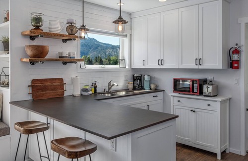 Leavenworth Cottage | Berg Haus- Close to Town, Hot Tub, Wi-Fi, Views