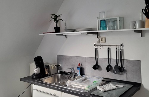 Bergisch Gladbach Apartment | Berg Messe DG, 1 room, parking lot, W-Lan, home office, private time