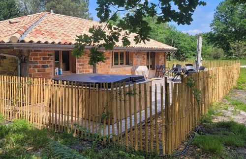 Sainte-Helene House | Bergerie Moderne au Milieu de La.foret Calme et Volupté Jacuzzi