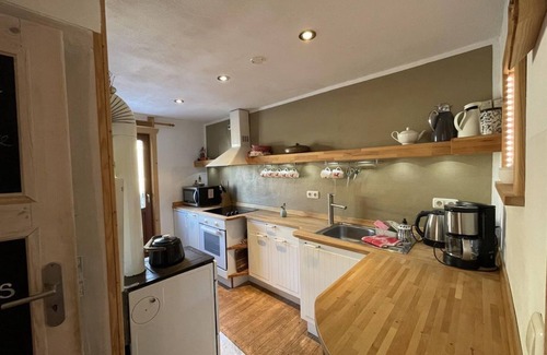 Oberwiesenthal House | Berghütte Fichtelstreich - vacation home, shower, WC