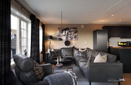 Nes Cabin | Bergheim - Modern ski in/ski our for 8 peoplenn