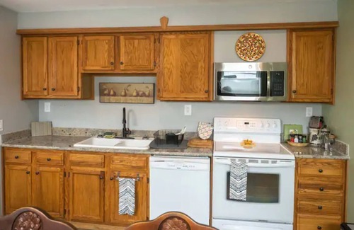 Western House | Berkeley Park Charmer! Lovely cottage home. Convenient and quiet location.
