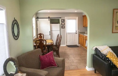 Western House | Berkeley Park Charmer! Lovely cottage home. Convenient and quiet location.