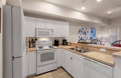 Bermuda Bay House | Bermuda Bay 109: Shared Pool, Pet friendly