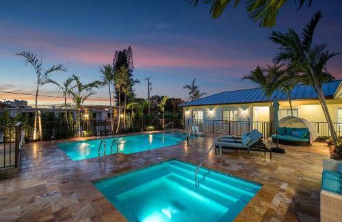 Singer Island Apartment | Bermuda Bungalows (Tropical Island Getaway)
