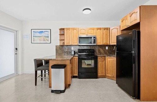 Lauderdale-by-the-Sea Apartment | Bermuda Isles Villas #16
