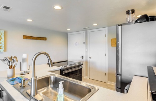 North Shore Condo | Bernard's Landing Condo - Includes Linens!