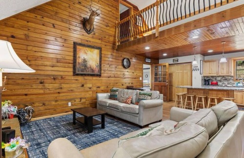 Sevierville Cabin | Berry Beary Cabin. Create existing memories!