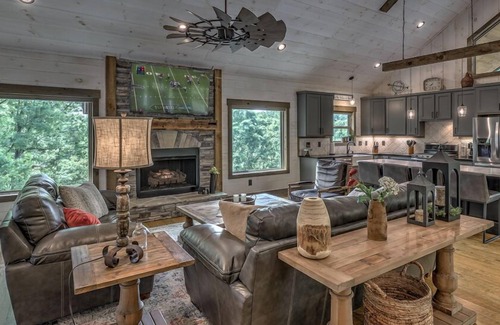 Blue Ridge Cabin | Bert's Hideaway - Hot Tub | Pool Table | Pop-A-Shot Basketball | Shuffleboard | Fire Pit