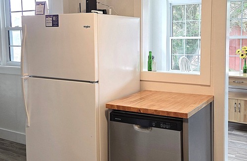 Ocracoke House | Bertha's Cottage: Rec Room l Fenced Yard l Pet Friendly