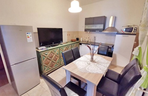 Brna Apartment | Bertie's Lodge - Four Bedroom Apartment(A4)
