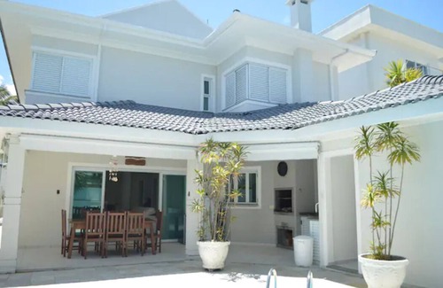 Vista Linda House | BERTIOGA BEAUTIFUL BEACH HOUSE HANGA ROA GATED COMMUNITY ON THE NORTH COAST