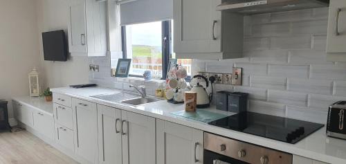 Liscannor House | Beside the sea & minutes from Cliffs-Clahane Shore Lodge