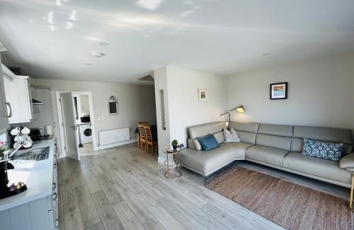 Liscannor House | Beside the sea & minutes from Cliffs-Clahane Shore Lodge