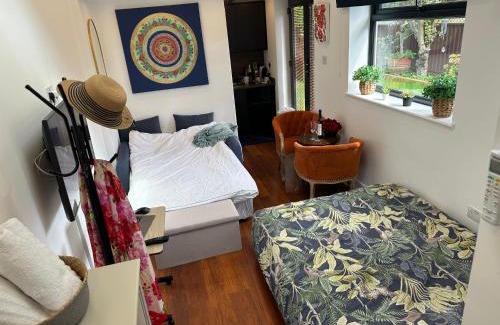 Hendon House | Bespoke Gallery guesthouse