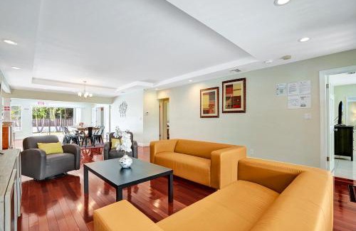 South Lake House | Best Area Spacious 4BR Heated Pool Mins To Beach