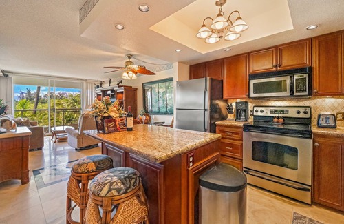 Kihei Condo | BEST BUILDING G305 1bdr 2bths OCEAN, POOL VIEWS, ENLARGED LANAI 1min Walk beach