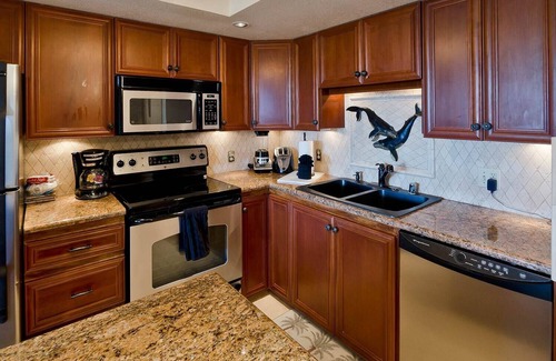 Kihei Condo | BEST BUILDING G305 1bdr 2bths OCEAN, POOL VIEWS, ENLARGED LANAI 1min Walk beach