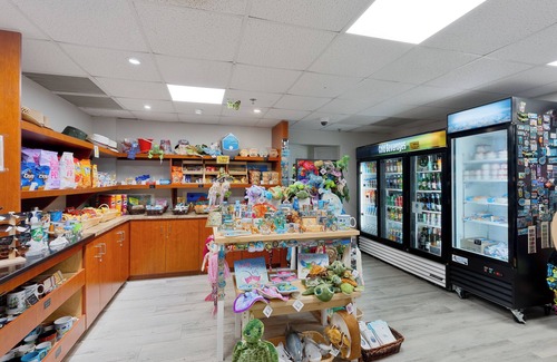 Crystal Harbour Apartment | Best Choice! With Free Breakfast, Free Parking, Outdoor Pool!