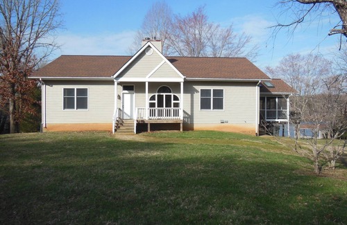 Livingston House | Best Cove Location on Lake