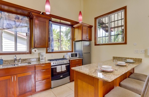 Placencia Cottage | Best Deal! in Maya Beach Casita Sleeps 4, Kitchen