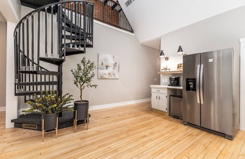 Galena Apartment | Best Downtown Summer Spot-Gazette Suites On Main-Walk 2 Dining & Shopping!