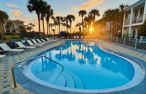 Fort Walton Beach - Destin House | Best Fall Waterfront Deal! Heated Pool! 200 steps to Beach/dining/bar/playground