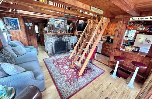 Belgrade Lakes Cottage | Best fishing & sunsets-Long Pond. Walking distance to town.