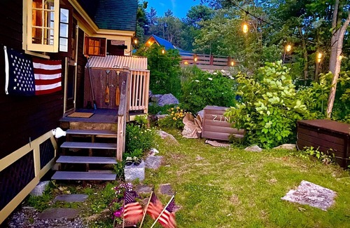 Belgrade Lakes Cottage | Best fishing & sunsets-Long Pond. Walking distance to town.
