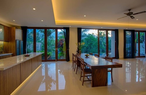 Ubud Villa | Best group vacation at 6 BR in green nature and river side villa