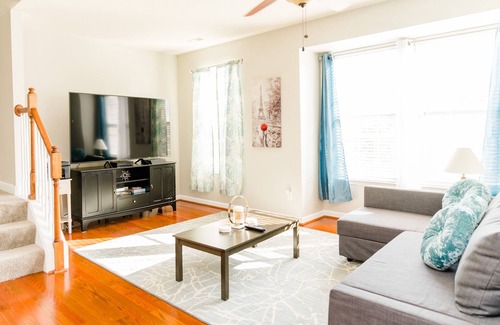 Portsmouth House | Best in the city for a place just like home with amusement park 45 minutes away.