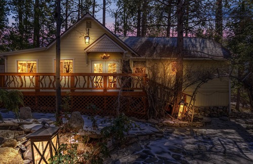 Idyllwild House | Best in town location private pro clean dogs ok kids play space fire pit loved!