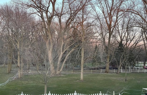 West Seneca Apartment | Best kept secret in West Seneca enjoy country atmosphere in the suburbs .