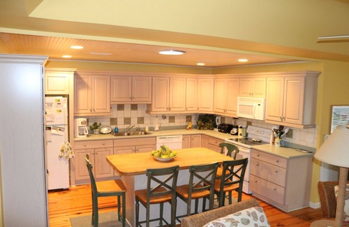 West Beach Cottage | BEST LAGOON LOCATION! WALK TO BEACH! FREE POOL!