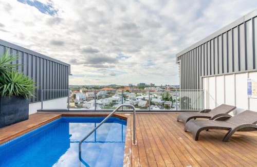 Spring Hill Apartment | Best Location 2-Bed with Gym Pool 7-min From CBD