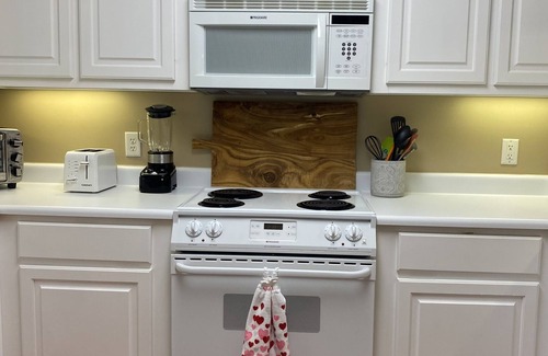 Demere Park Condo | Best location! 3 bedrooms 2.5 baths in the heart of the village & beach area!