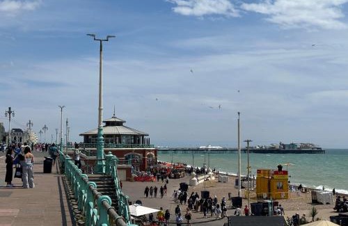 Brighton City Centre Apartment | Best location,4-br house,Churchill square car park & sea-2 min, Brighton conference centre 3 min, shops, restaurants, i-360, pier - walking distance