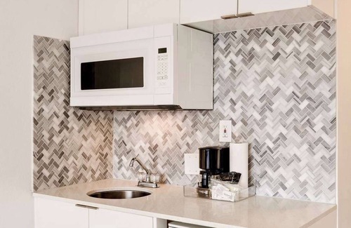 Flamingo/Lummus Condo | Best location by the Beach ! Free WiFi - TV - All amenities