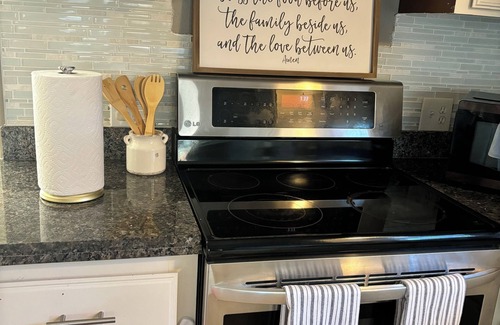 McAllen House | Best location in McAllen: pool, unwind, perfect for groups, Prime Location