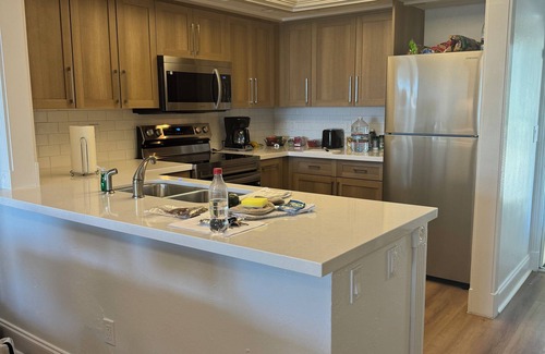 Old Naples Condo | Best location in Old Naples. Waterfront. Walk to beach, 5th Ave and 3rd!