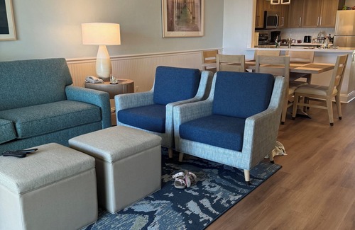 Old Naples Condo | Best location in Old Naples. Waterfront. Walk to beach, 5th Ave and 3rd!