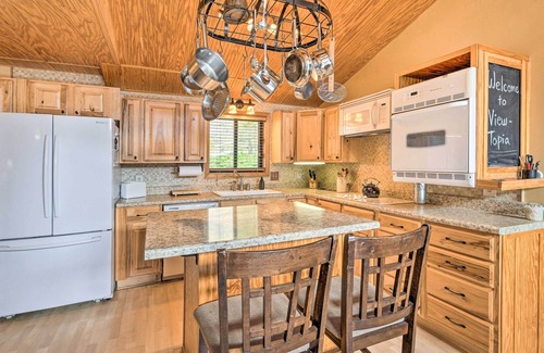 Valley Creek Run Cabin | Best Location - Maggie Valley Cabin w/Hot Tub!