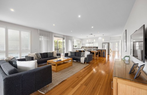 Rye House | BEST location! Multi family stay. Rye bay beach & shops 10min walk