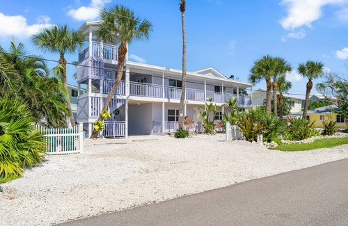 Anna Maria House | BEST LOCATION! NORTH END OF ANNA MARIA, FL STEPS TO BEACH & DINING - UPPER UNIT