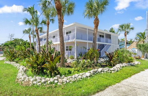 Anna Maria House | BEST LOCATION! NORTH END OF ANNA MARIA, FL STEPS TO BEACH & DINING - UPPER UNIT