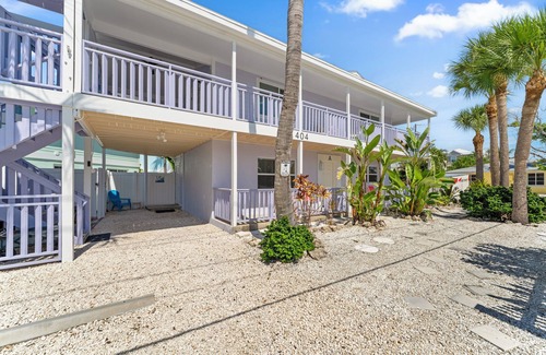 Anna Maria House | BEST LOCATION! NORTH END OF ANNA MARIA, FL STEPS TO BEACH & DINING - UPPER UNIT