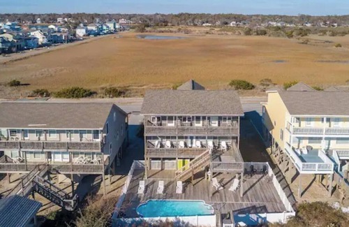 Holden Beach Cottage | Best location on Holden Beach! OCEAN FRONT with a pool and PET FRIENDLY