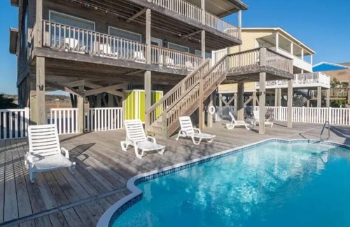 Holden Beach Cottage | Best location on Holden Beach! OCEAN FRONT with a pool and PET FRIENDLY