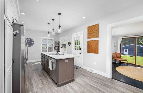 Perrysburg House | Best Location, Renovated, Walk Uptown! - 3br/3ba